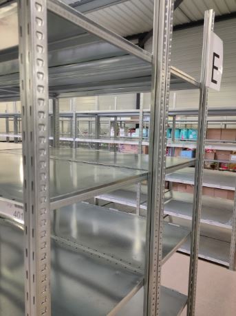 Rayonnage en métal à tablettes pleines – stockage de petites pièces, cartons et archives – neuf ou occasion - Image 1