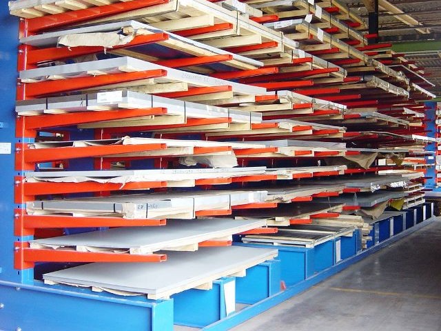 Rayonnage cantilever – stockage de charges longues et lourdes – intérieur et extérieur – charge jusqu&rsquo;à 1350 kg par bras - Image 1