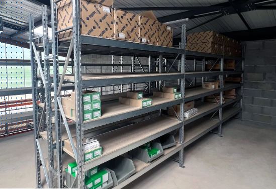 Rayonnage mi-lourd pour cartons, caisses et boîtes – 800 kg par niveau – Disponible en neuf, occasion ou location - Image 1