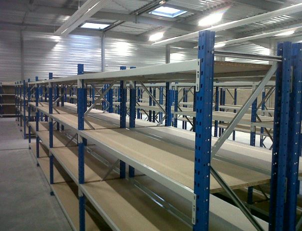 Rayonnage mi-lourd – stockage manuel de charges lourdes et volumineuses – disponible en neuf ou occasion - Image 1