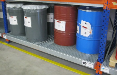 Rayonnage pour fûts avec rétention – 1420 litres – Bac de rétention en acier galvanisé avec revêtement PE - Image 1