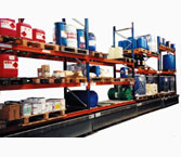 Rayonnage de rétention pour palettes de bidons, fûts ou conteneurs de 1000 litres – installations sur 2 niveaux ou adaptation de bacs - Image 1