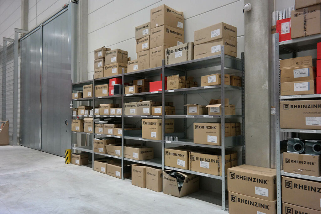 Rayonnage à tablettes OHRA – 3 hauteurs au choix – Charge maximale par travée 1500 kg – Stockage petites pièces et marchandises non palettisées - Image 1