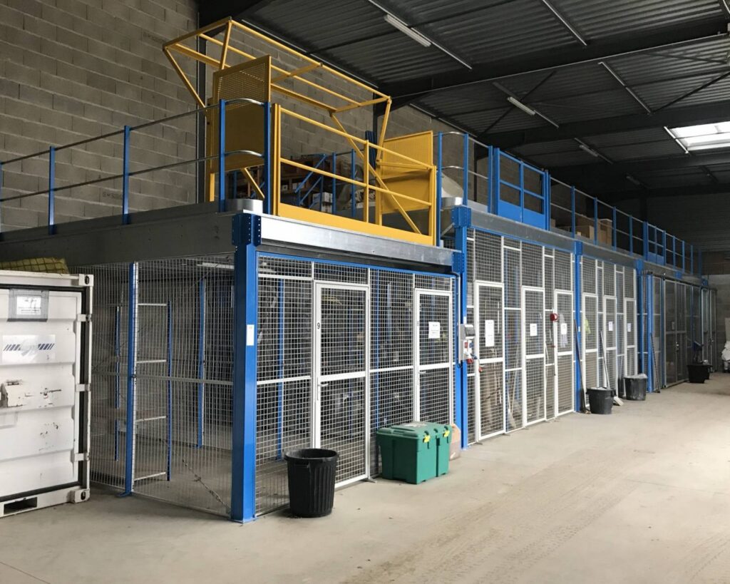 Plateforme sur poteaux ou mezzanine industrielle à Saint Etienne – surface optimisée et charge adaptée jusqu&rsquo;à 1000 kg/m² - Image 1