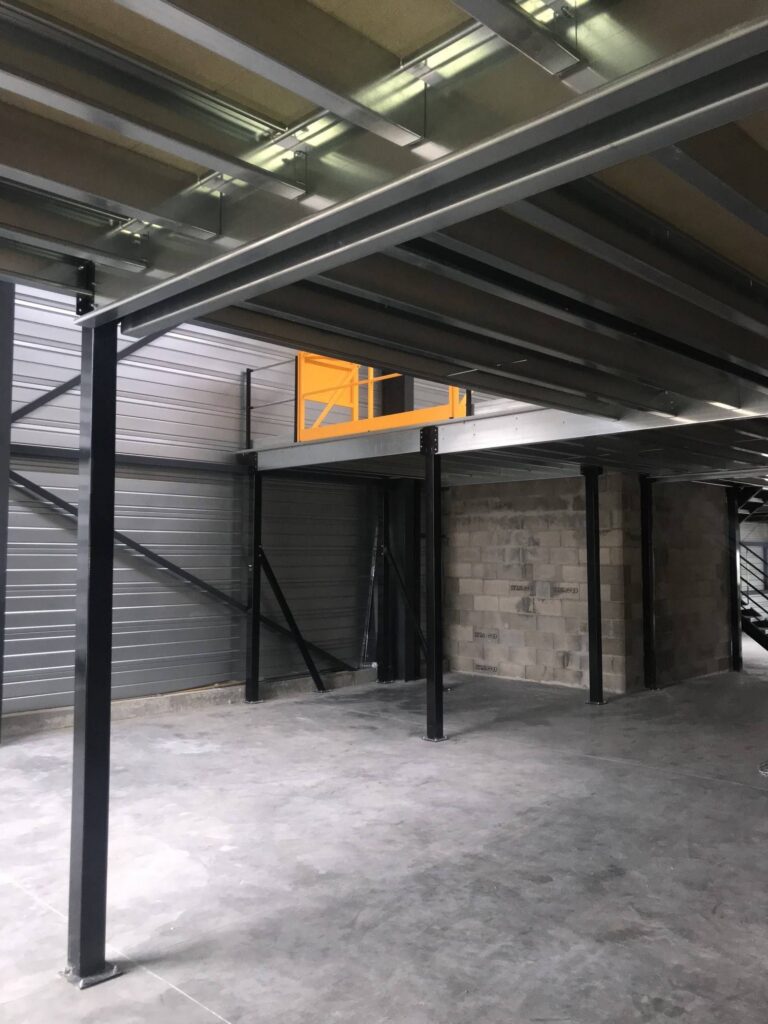 Mezzanine industrielle en kit sur mesure – livraison en 2 à 3 semaines, assemblage simple, conformité CE - Image 1