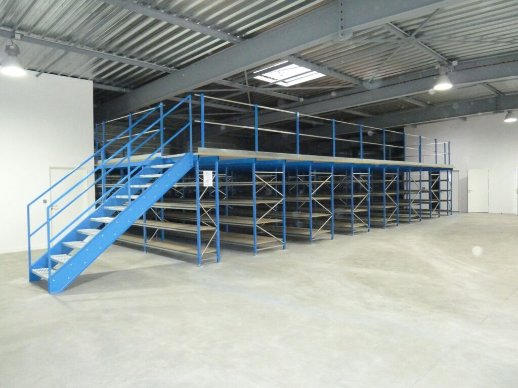 Mezzanines de stockage Pyrénées Equipements – structure autoportante modulable et robuste - Image 1