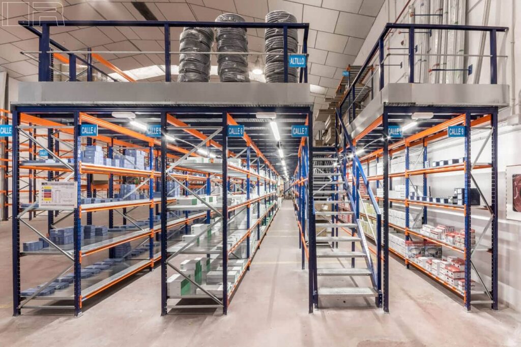 Mezzanine sur rayonnage pour picking – rambarde de sécurité et sols métalliques - Image 1