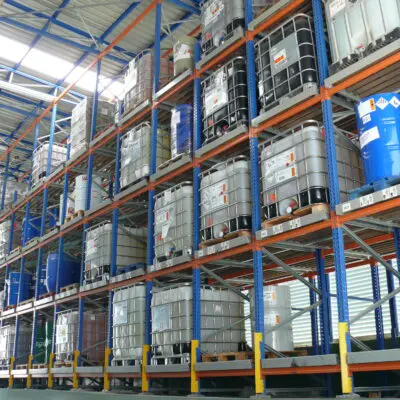 Racks dynamiques Push-Back à rotation LIFO – rayonnages pour stockage optimisé - Image 1