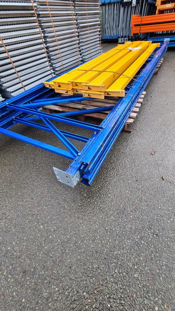 LOT DE MATÉRIEL DE STOCKAGE LOURD – JUNGHEINRICH (YUNG 2404) – rack à palette d&rsquo;occasion avec 4 échelles 5000×1100 et 12 lisses 2700 / 2.4 tonnes - Image 1