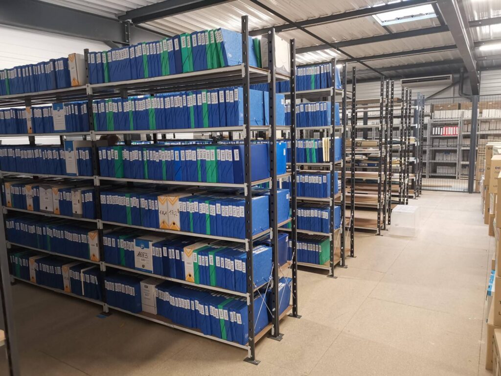 Rayonnages métalliques FLIP à Saint Etienne – stockage d&rsquo;archives, colis et outillage - Image 1