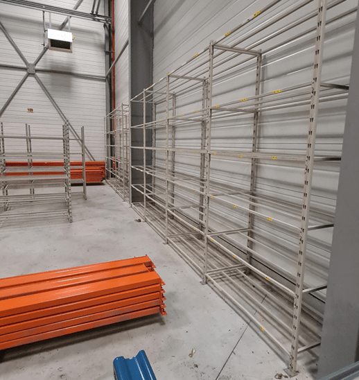 Rayonnage léger tubulaire Feralco (Fer2402) – lot de 64 montants 2550mm et 145 tablettes 100 kgs - Image 1