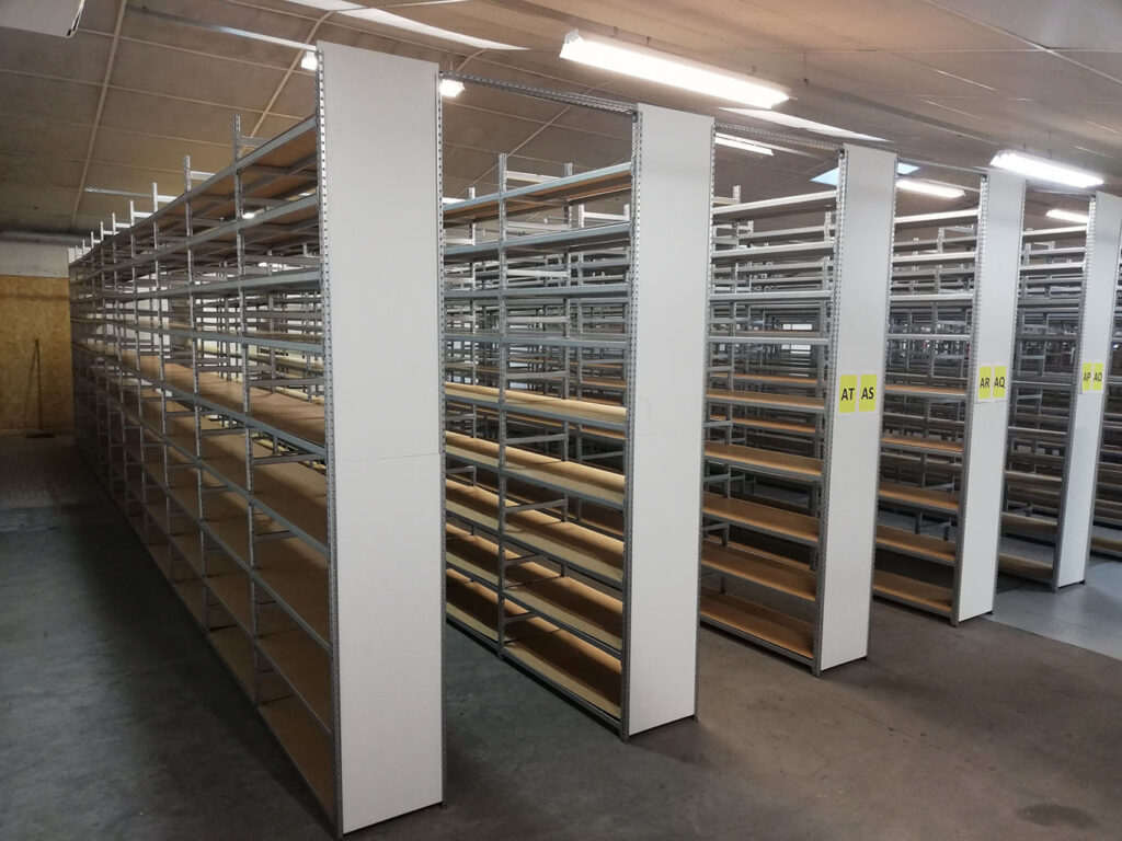 Rayonnage léger SMAI – étagères industrielles en acier galvanisé, capacité 250 kg par niveau - Image 1