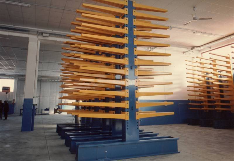 Rayonnage cantilever manuel pour charges légères – tubes, tuyaux PVC, barres légères, profilés - Image 1