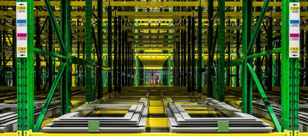 Palettier « Push back » – entreposage industriel, 2 à 6 palettes de profondeur - Image 1