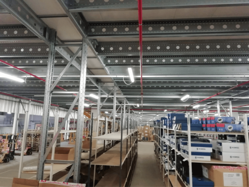 Mezzanine industrielle d&rsquo;occasion – plancher 38mm, charge 300kg/m², pour entrepôt et atelier - Image 2