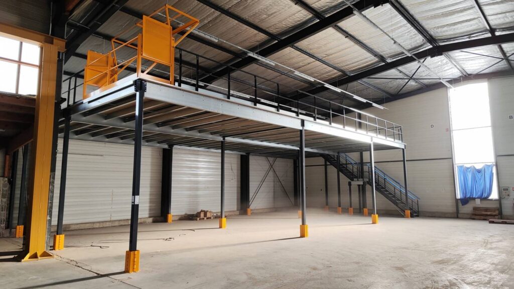 Plate-forme de stockage ARAYDIS dans La Loire – sur mesure, mezzanine industrielle, conformité européenne - Image 1