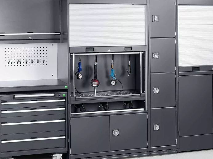 Mobilier d&rsquo;atelier pour gestion des fluides – Distributeurs d&rsquo;huile et d&rsquo;air avec extension jusqu&rsquo;à 10 m - Image 1