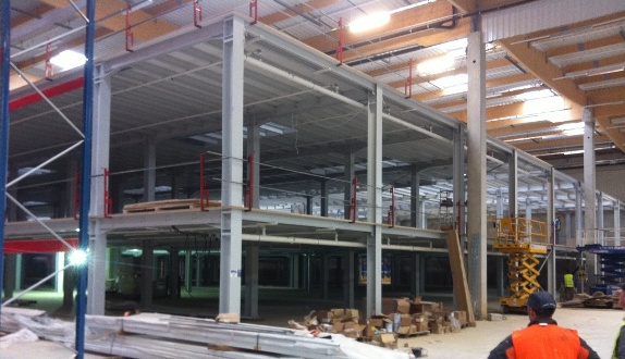 Plate-forme de stockage à 2 ou 3 niveaux – Mezzanines en profil à chaud – Portées jusqu&rsquo;à 15m et charges de 3000kg/m² - Image 1