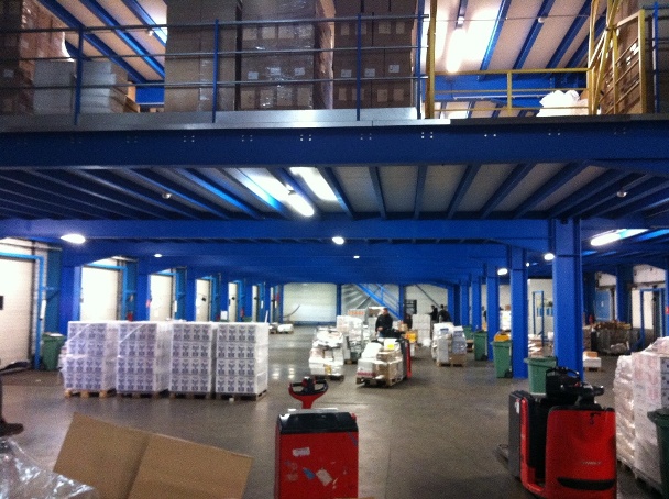 Plateforme de stockage industrielle sur mesure – Métal longue portée – Jusqu&rsquo;à 16 mètres entre poteaux - Image 1