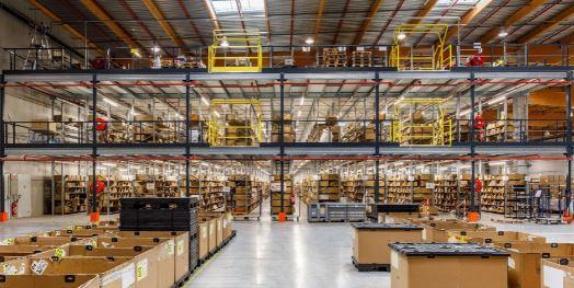 Plateforme multi-niveaux métallique – robuste et modulable – jusqu&rsquo;à 900 kg/m² - Image 1