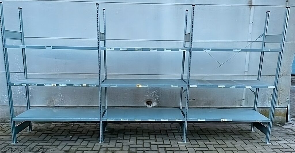 Rack de stockage d&rsquo;occasion SSI Schäfer R 3000 – 3960 mm x 2030 mm x 600 mm avec 4 cadres et 9 étagères - Image 1