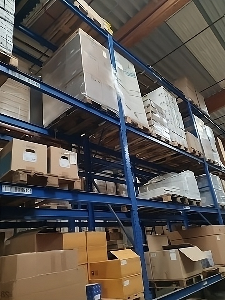 Rack de stockage d&rsquo;occasion SSI Schäfer PR350 6400mm x 1050mm en acier avec poutres transversales INP - Image 1