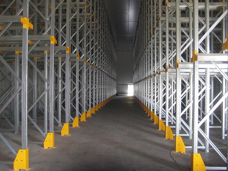 Rayonnages à accumulation (drive-in) – système de stockage à haute densité - Image 1