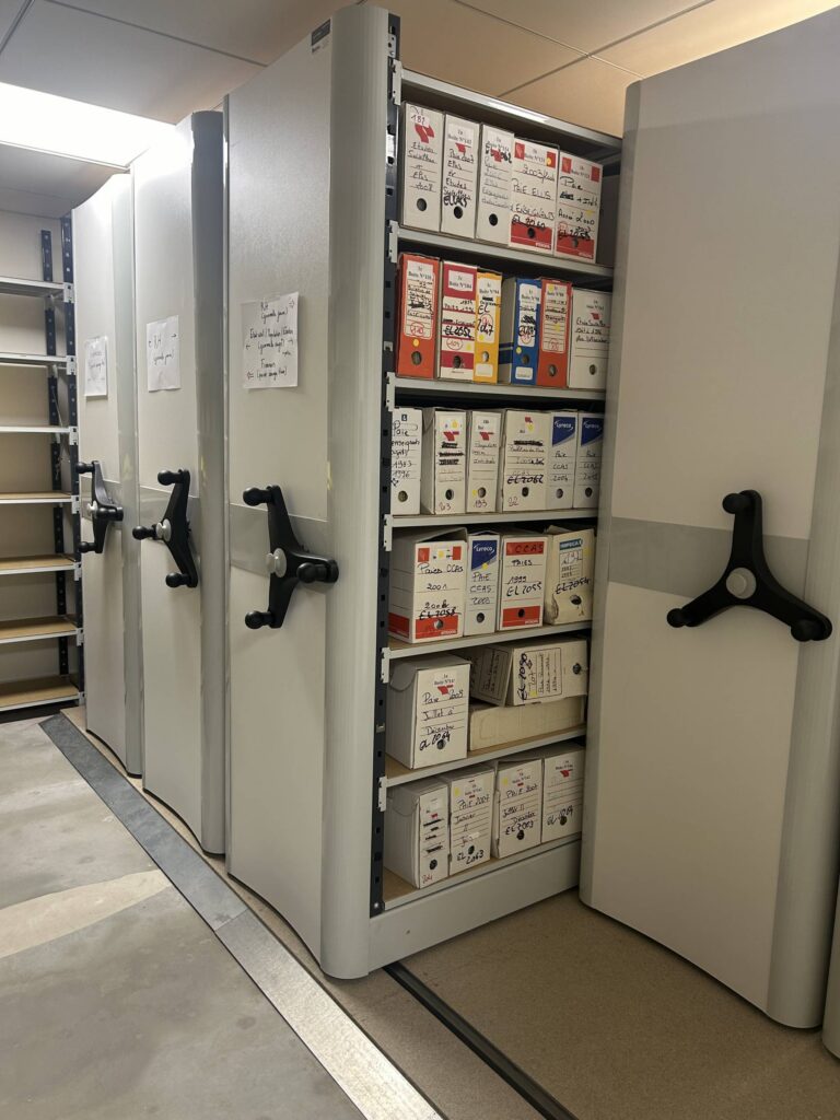 Rayonnage archives sur bases mobiles – Rhône – jusqu&rsquo;à 12 m de long et 900 kg/m - Image 1