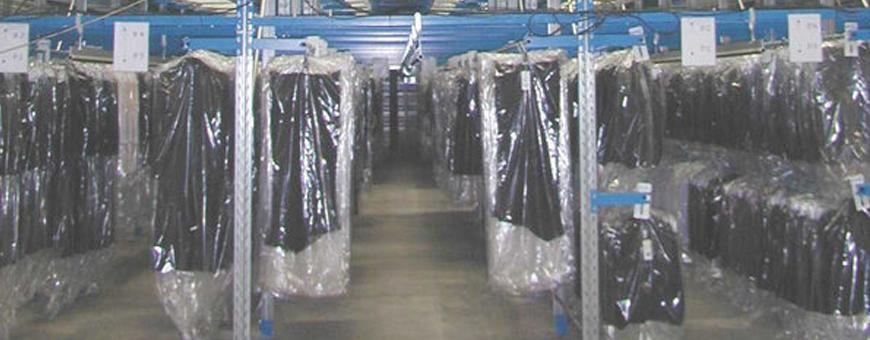 RediTex® – stockage textiles à étages, avec plinthes de sécurité et consoles avec penderie - Image 1