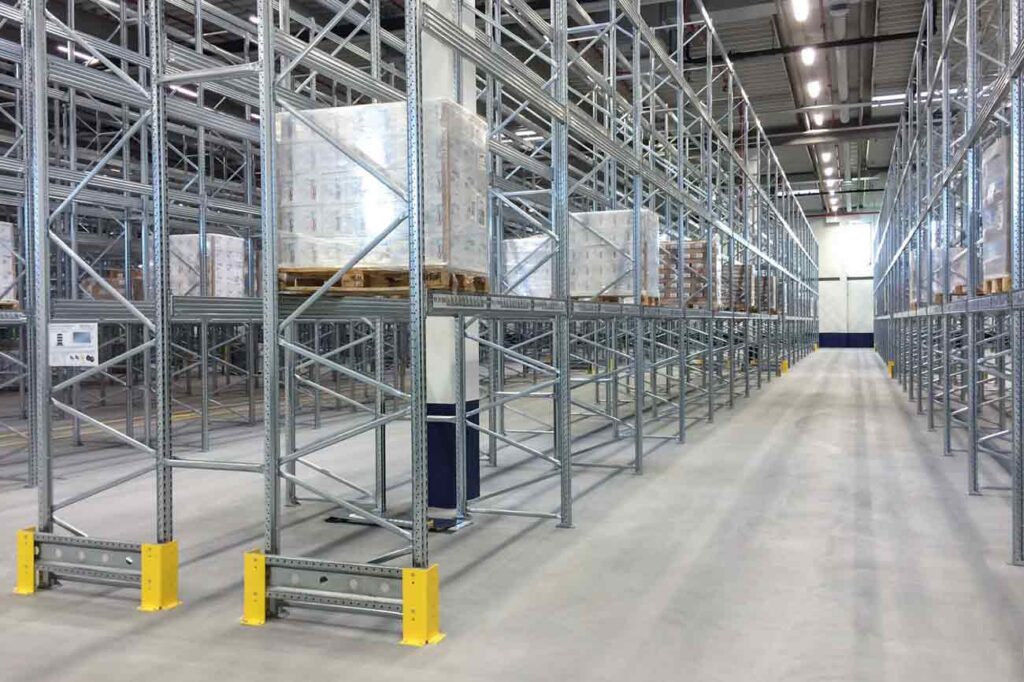 Superbuild – Structure centrale à épaulement pour stockage de palettes en acier haute résistance - Image 1