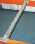 Traverse plancher – Accessoires pour rayonnages lourds et mi-lourds – Sécurité et protection - Image 1