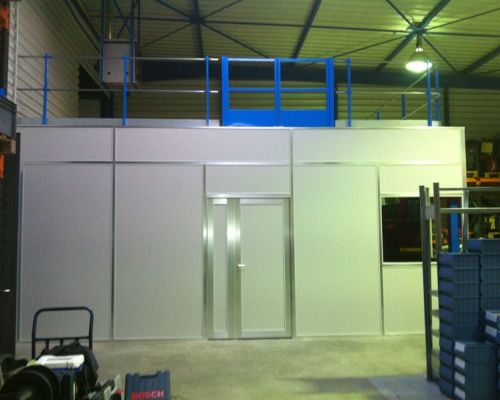 Plateforme métallerie – capacité 500 kg/m², montage simple, escalier et garde-corps inclus - Image 1