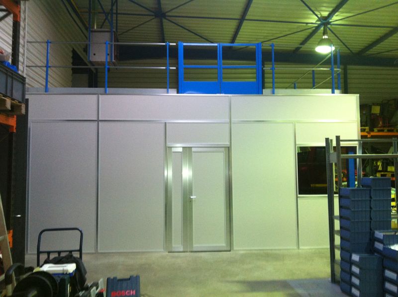 Plateforme métallerie – capacité 500 kg/m², montage simple, escalier et garde-corps inclus - Image 2