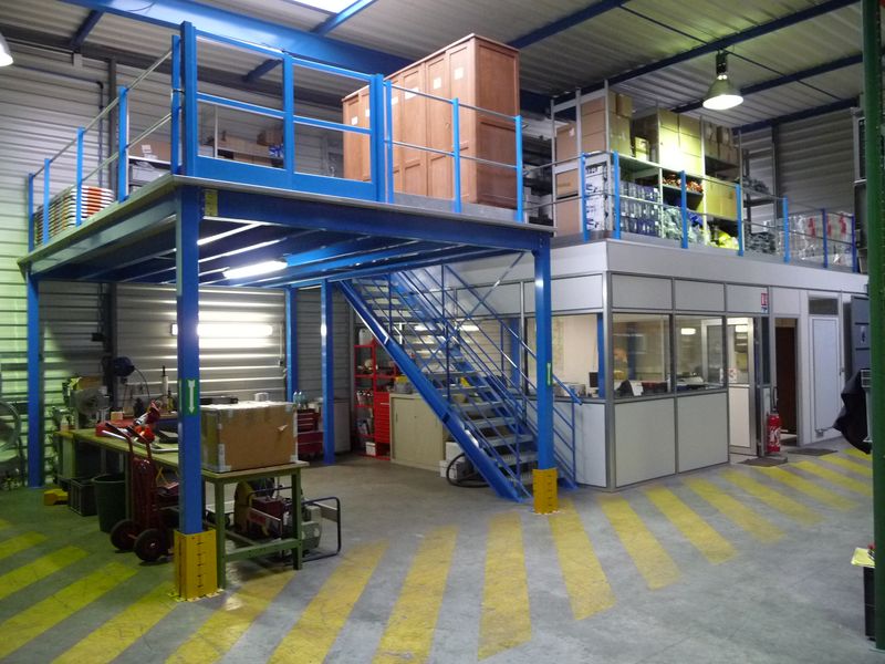 Plateforme métallerie – capacité 500 kg/m², montage simple, escalier et garde-corps inclus - Image 4