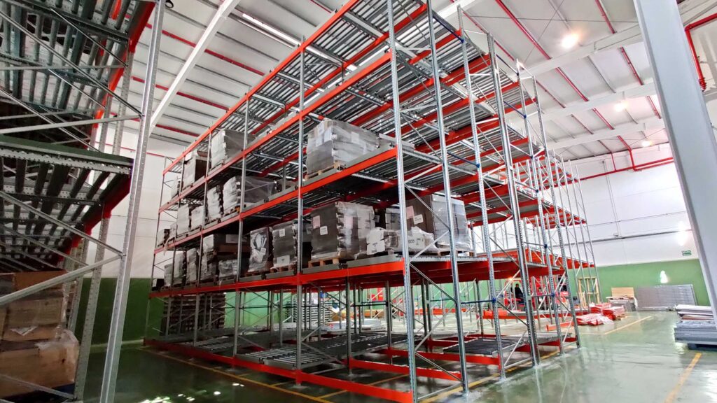 Rayonnages Push-Back Dynamiques LIFO – Système de stockage pour palettes avec gestion Last In First Out - Image 3