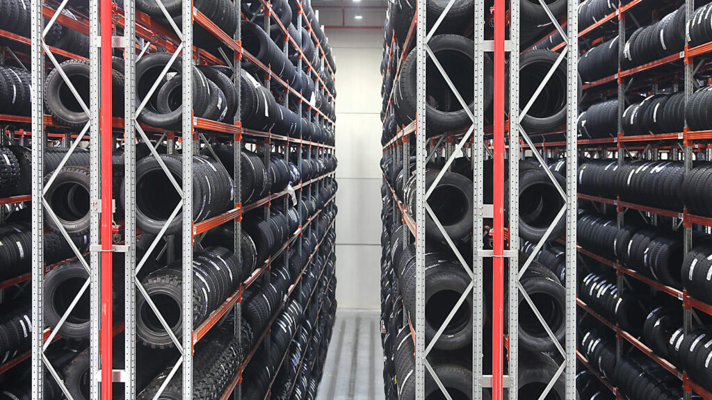 Rayonnages industriels de picking pour pneus – Stockage ajustable vertical métal avec accessoires - Image 3