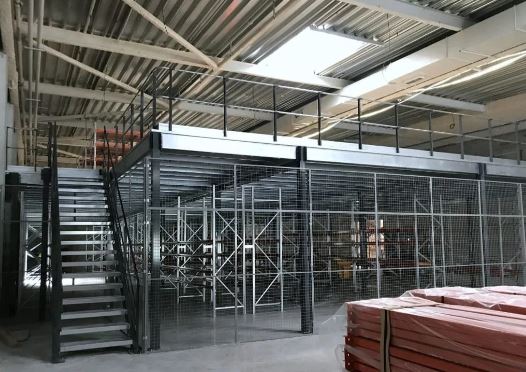 Mezzanine ERP sur mesure – Conforme aux normes incendie et sécurité – disponible en achat neuf et occasion - Image 1