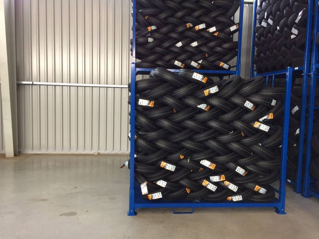 Rack à pneus de voitures HAUT – 2395x1250x2205 mm – Pliable et empilable – Capacité 1000 kg – Neuf - Image 3