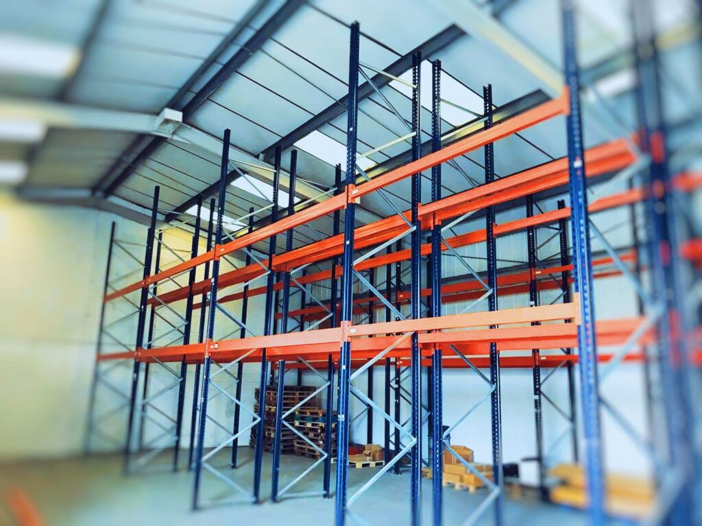 Rack de stockage d&rsquo;occasion MECALUX 8m x 900mm en acier galvanisé - Image 1