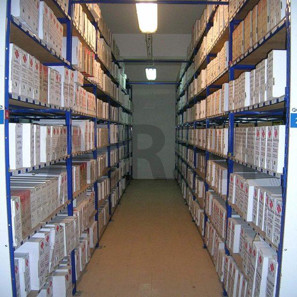 Rayonnage à tablettes pour environnement, des bureaux aux entrepôts industriels - Image 1