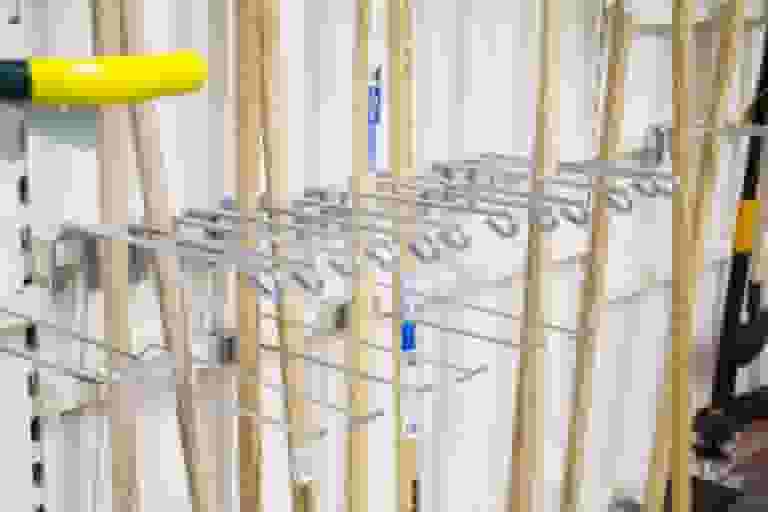 Accessoires de gondole supports et barres de charge (BDC) – large gamme de supports pour rayonnages - Image 3