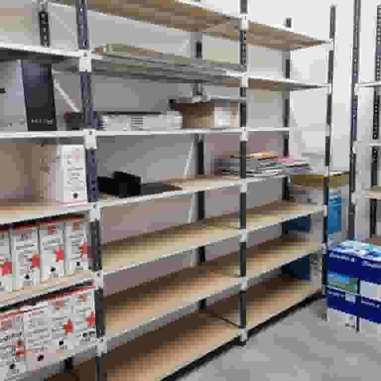 Rayonnage léger peint – montage sans vis, dimensions variables de 1850mm à 3500mm de hauteur - Image 2