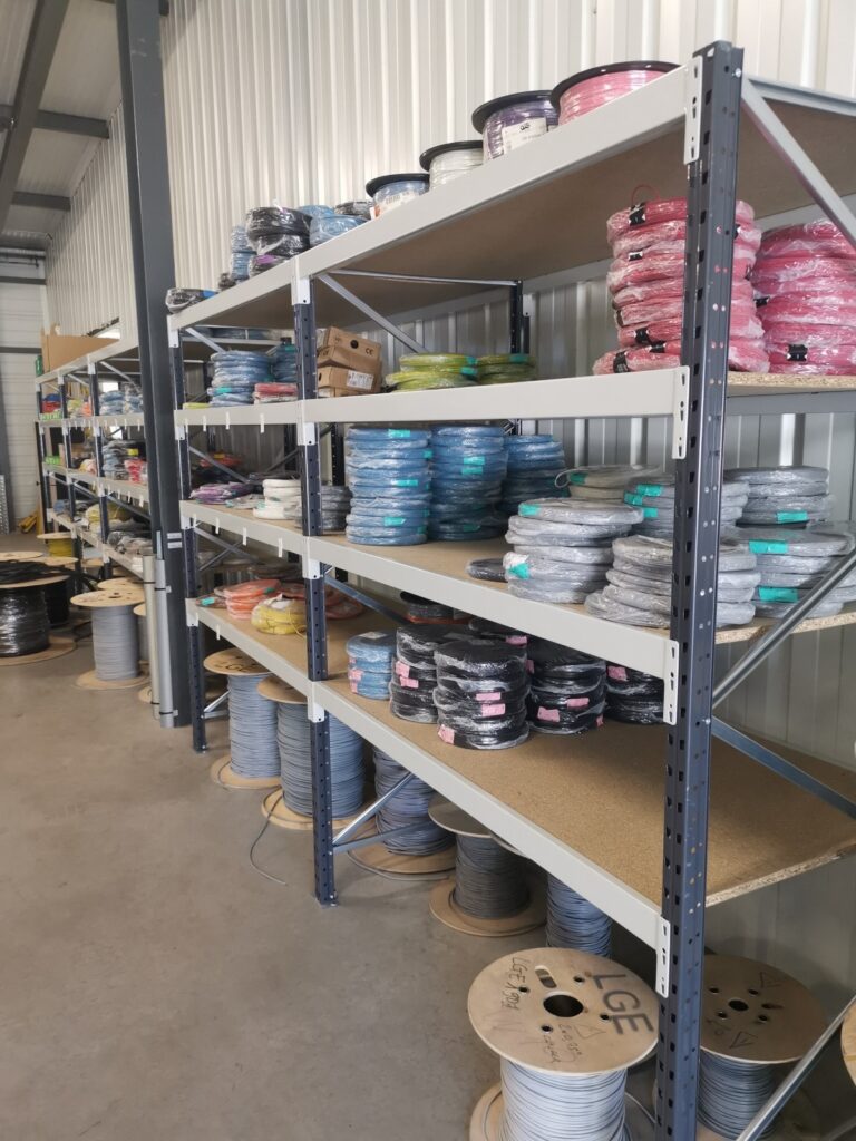 Étagère mi-lourde pour stockage professionnel – 4500 kg par travée - Image 3