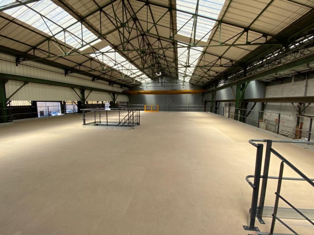 Plateforme de stockage industrielle sur poteaux à St Etienne – livrée en kit avec notice de montage - Image 3