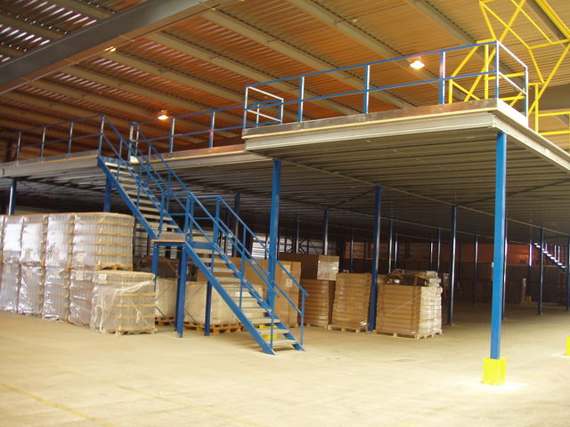 Mezzanines de niveau uni Pyrénées Equipements – stockage multi-niveaux sur rayonnages - Image 3