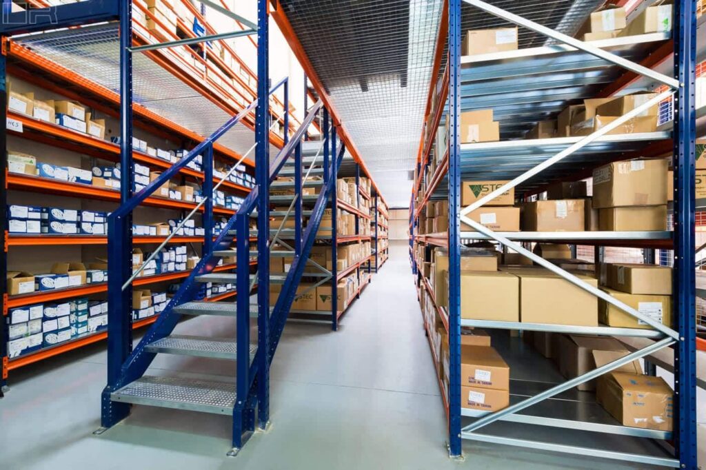 Mezzanine sur rayonnage pour picking – rambarde de sécurité et sols métalliques - Image 3