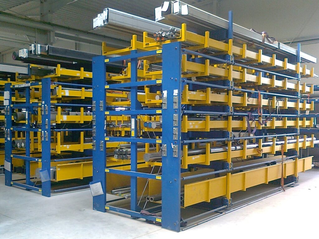 Rayonnage industriel cantilever à tiroirs – bras rétractables pour stockage de barres tubes et profilés - Image 2
