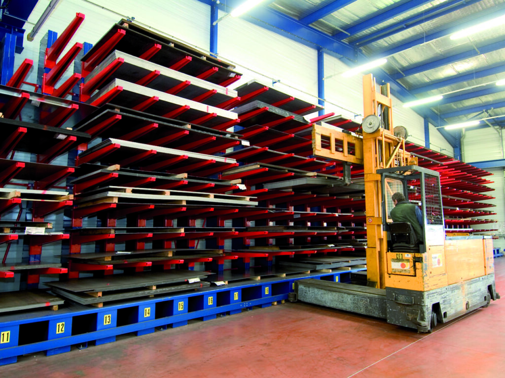 Rayonnage cantilever industriel – stockage de produits longs et lourds en position horizontale - Image 2