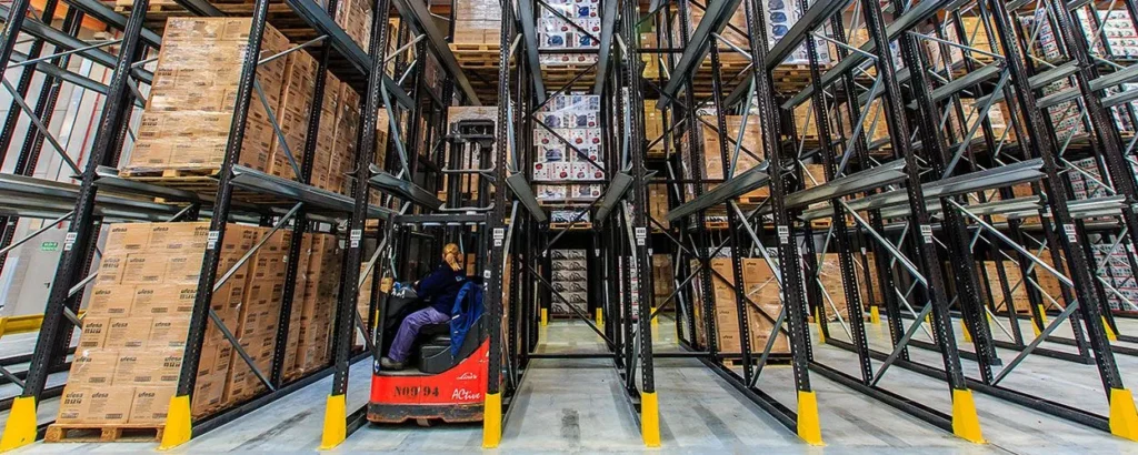 Rayonnage à palette par accumulation – système Drive-In et Drive-Through pour stockage optimisé - Image 1