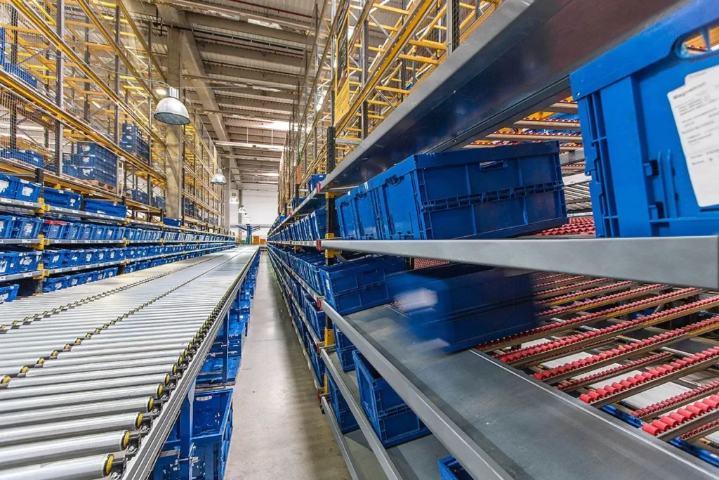 Rayonnage dynamique pour picking – stockage par gravité de cartons et conteneurs - Image 1